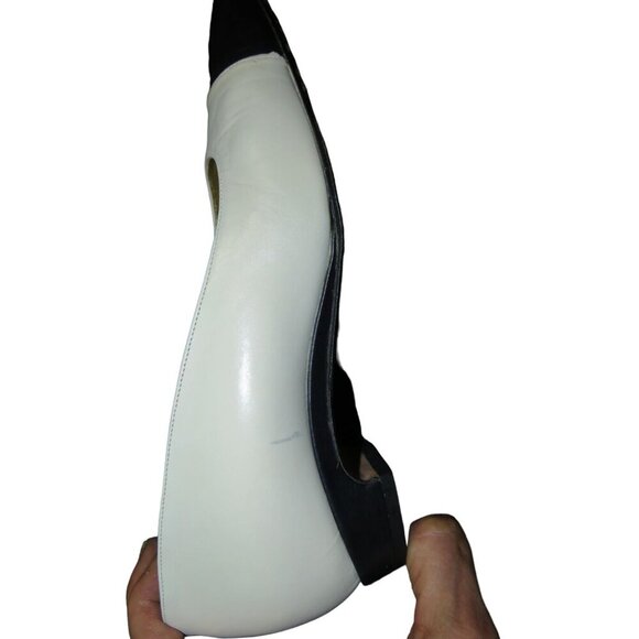 Escada Vintage Black & White Italian Leather Kitten Heel Cap Toe Pumps 37.5 7.5 - Picture 8 of 8